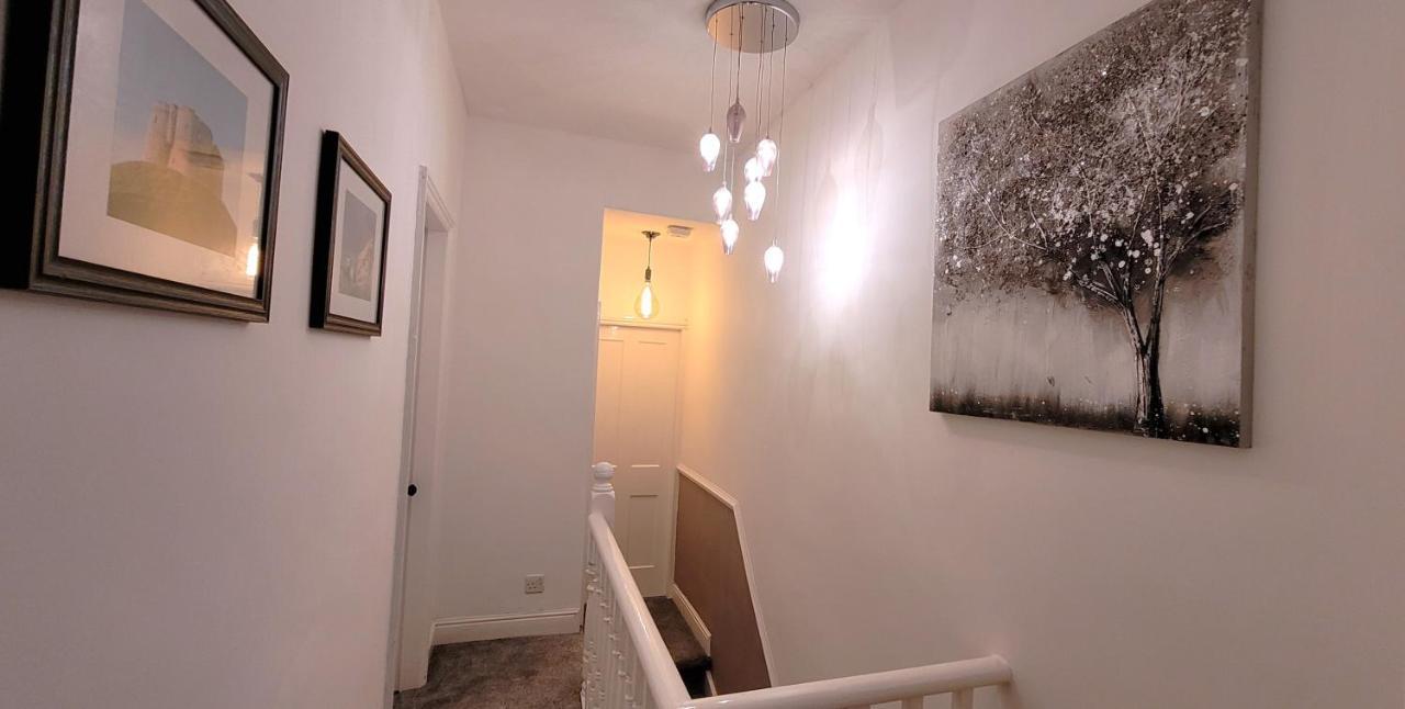 Hartoft St - 2 Bed Near River Йорк Екстер'єр фото